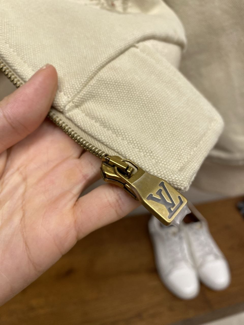 1V 26FW Embroidered Hooded Denim Jacket image 7