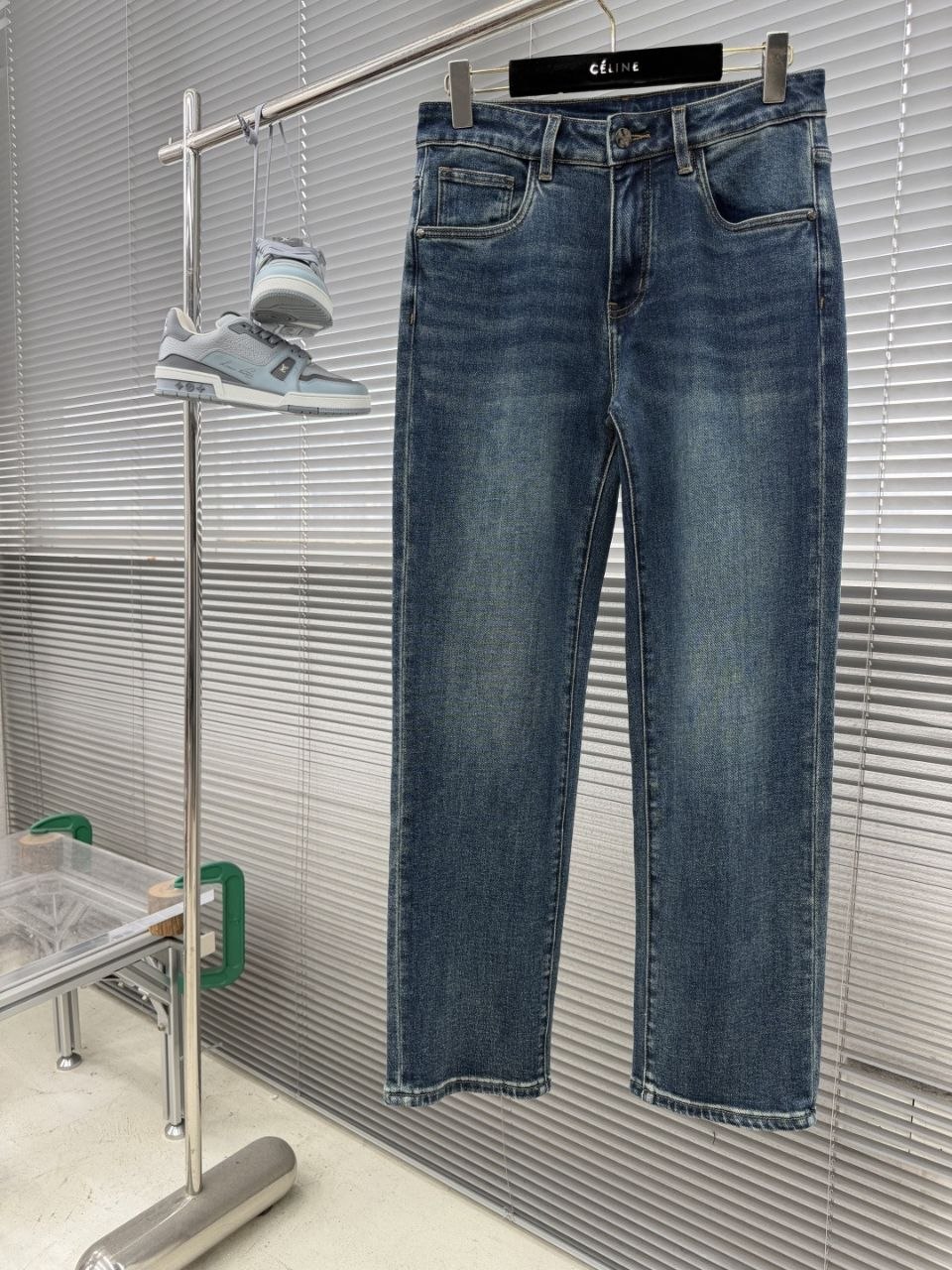1V 26FW Straight-Leg Jeans — Light Blue image 2