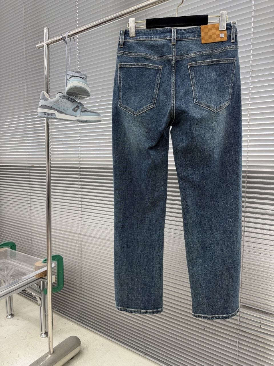 1V 26FW Straight-Leg Jeans — Light Blue image 3