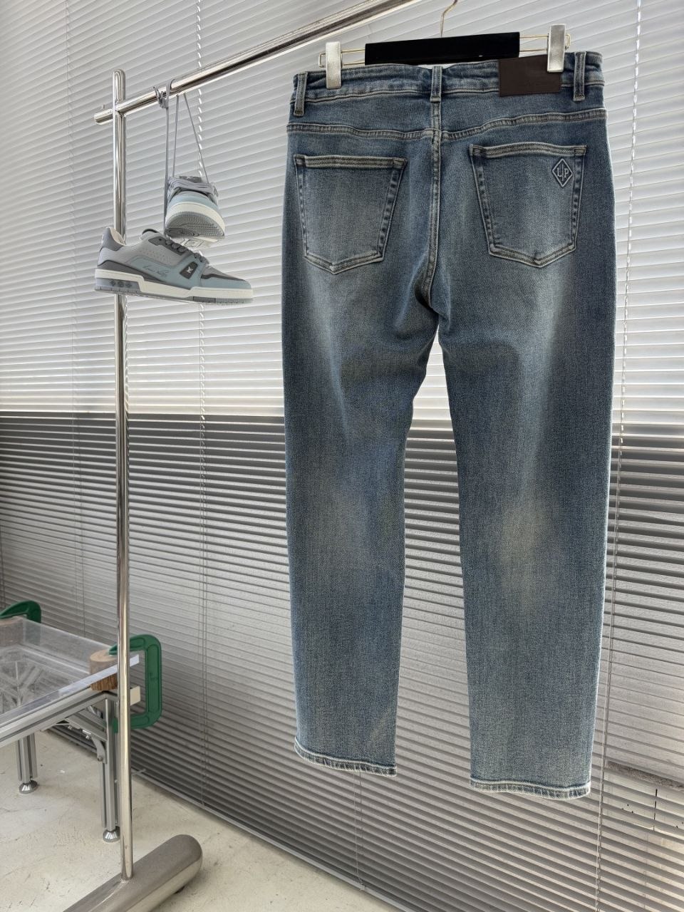 L0r0 P1ana Jeans — Grey Wash image 7