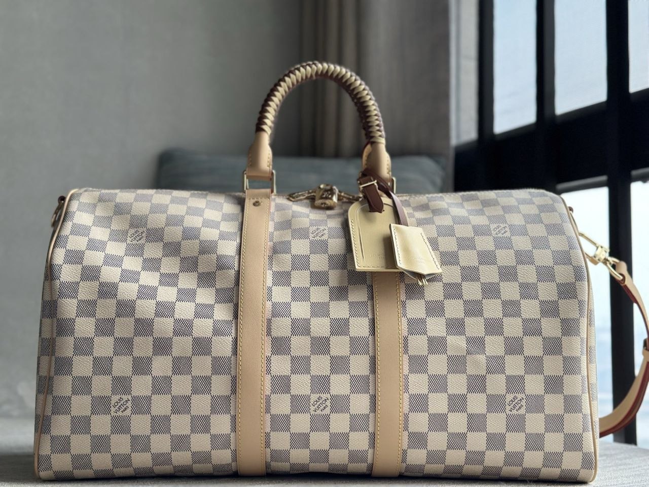 1V Keepall Bandoulière 45 — White Woven