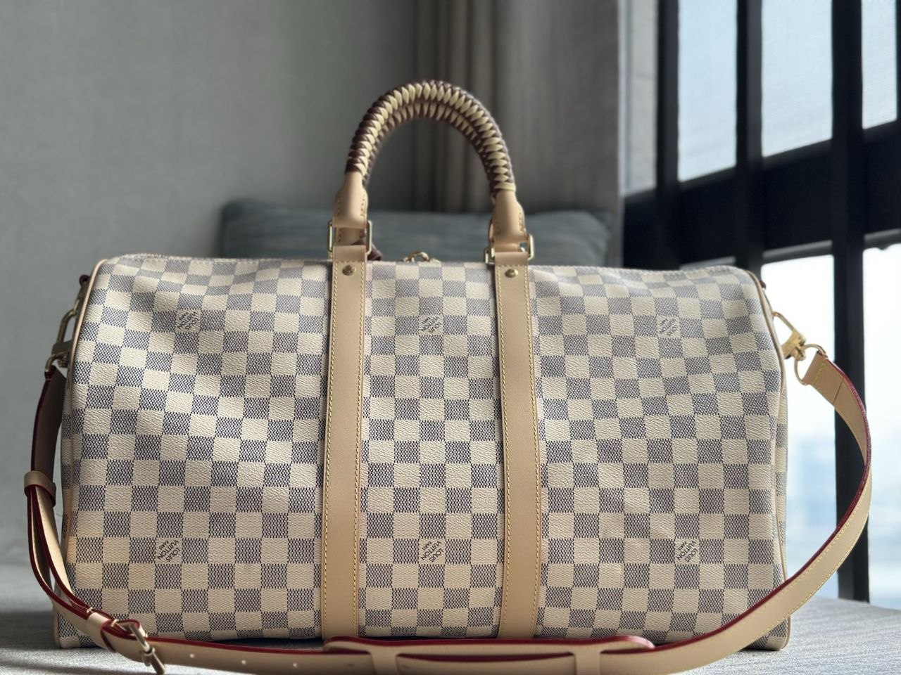 1V Keepall Bandoulière 45 — White Woven image 3