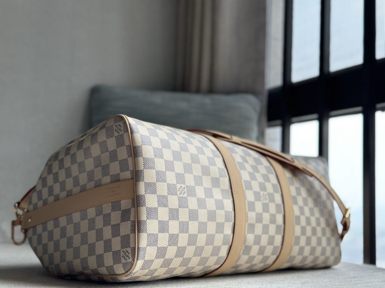 1V Keepall Bandoulière 45 — White Woven image 4