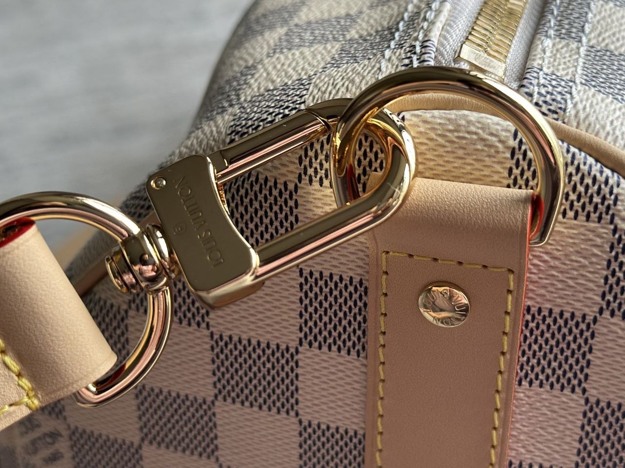1V Keepall Bandoulière 45 — White Woven image 7