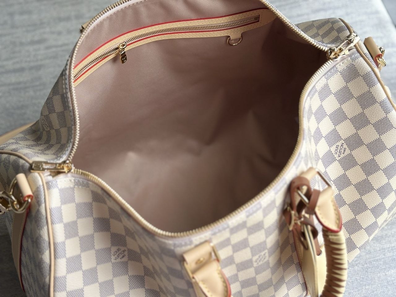 1V Keepall Bandoulière 45 — White Woven image 8