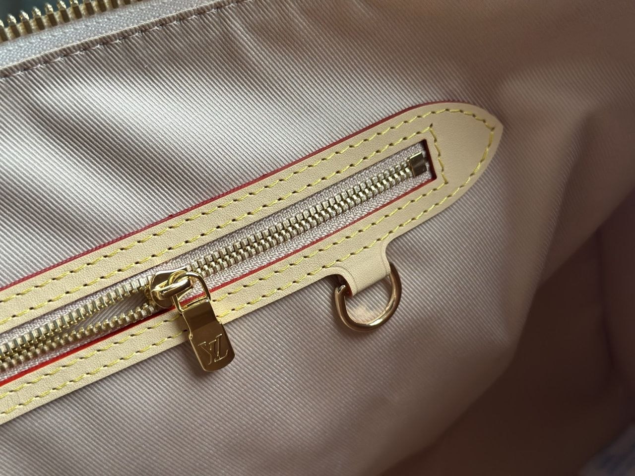 1V Keepall Bandoulière 45 — White Woven image 9