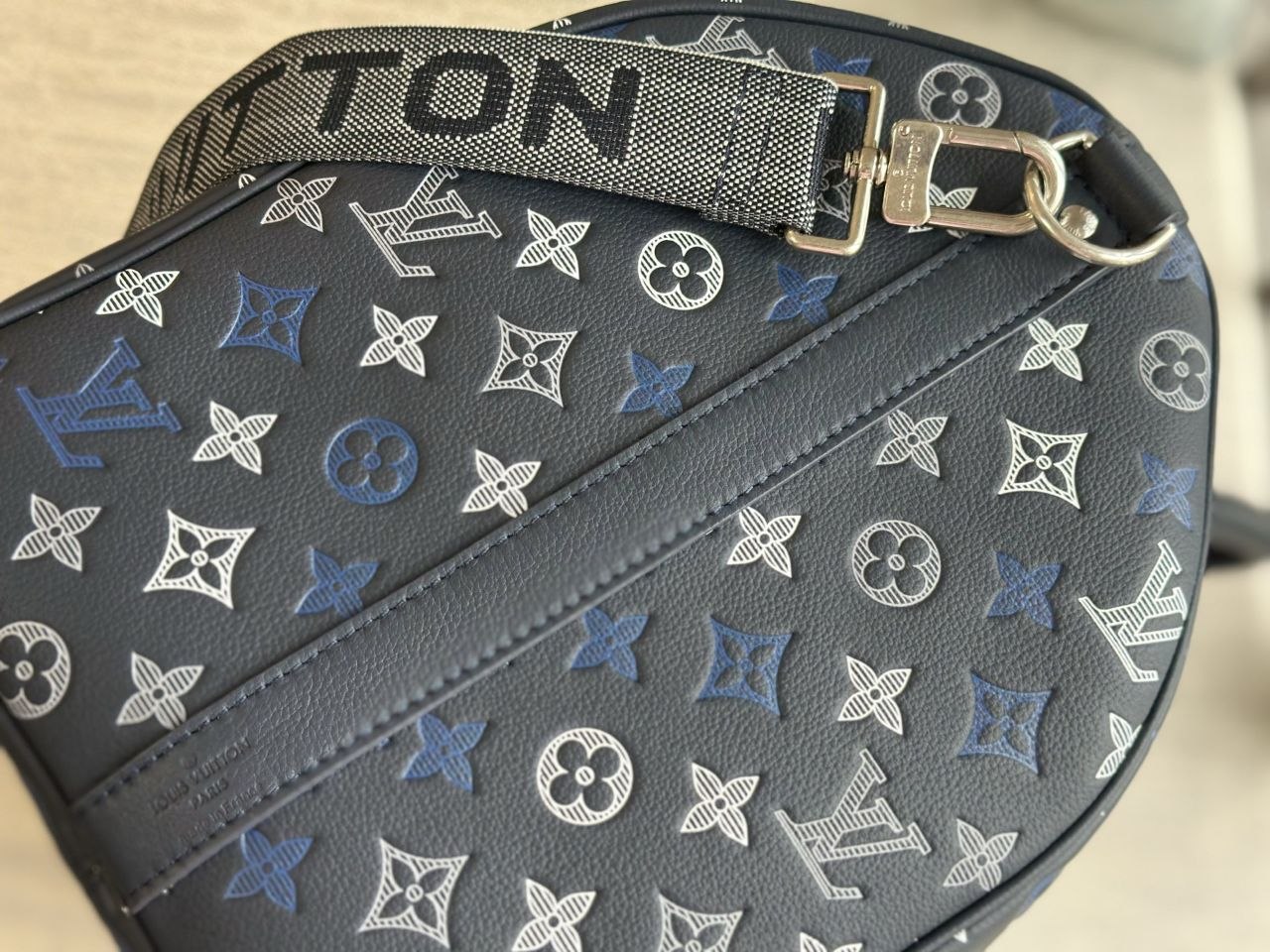1V Keepall Bandoulière 50 — Blue image 4