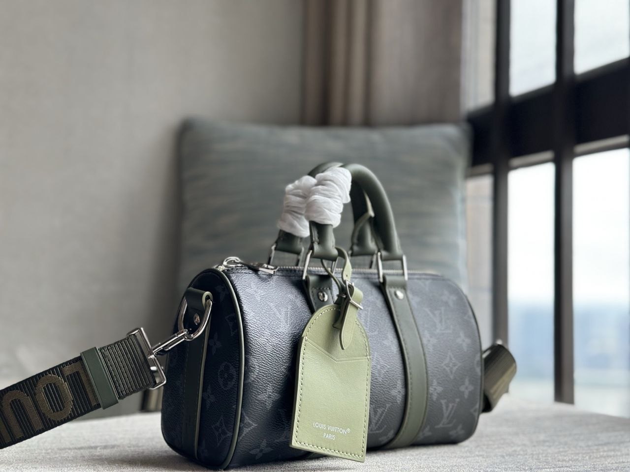 1V Keepall Bandoulière 25 — Black-Green