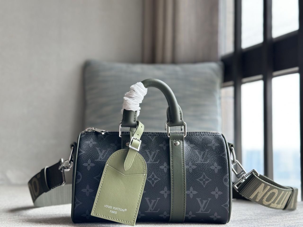 1V Keepall Bandoulière 25 — Black-Green image 2