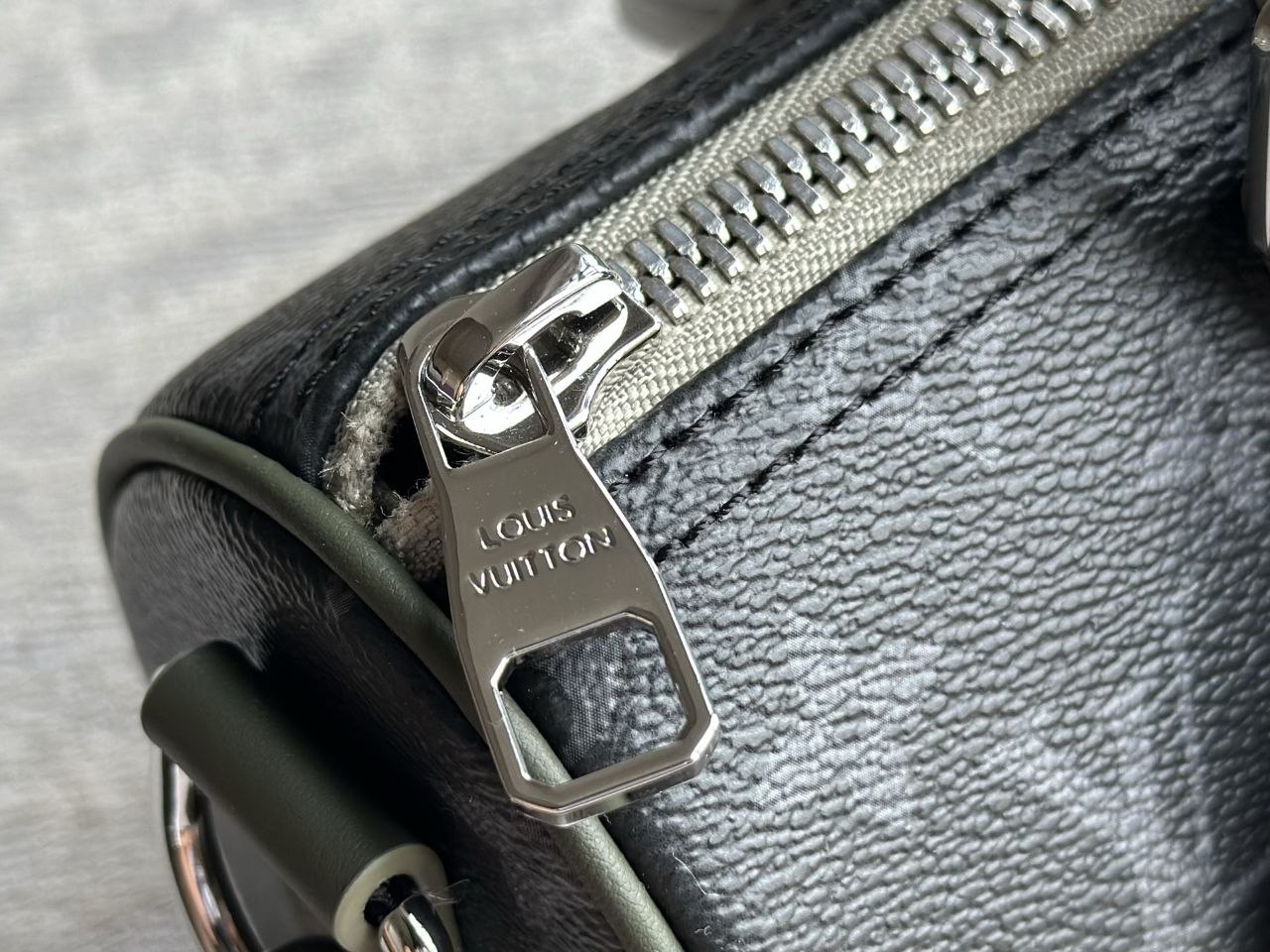 1V Keepall Bandoulière 25 — Black-Green image 3