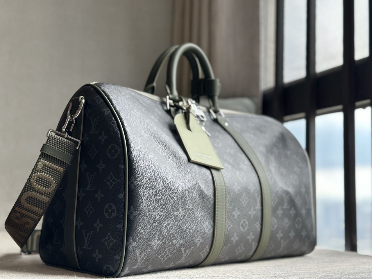 1V Keepall Bandoulière 45 — Black-Green