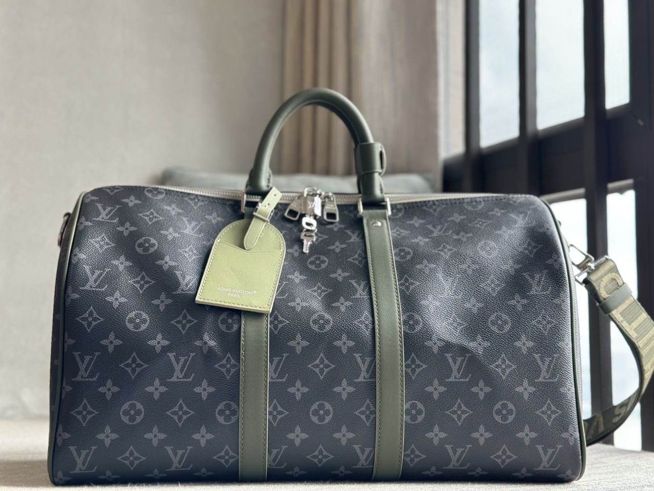 1V Keepall Bandoulière 45 — Black-Green image 2