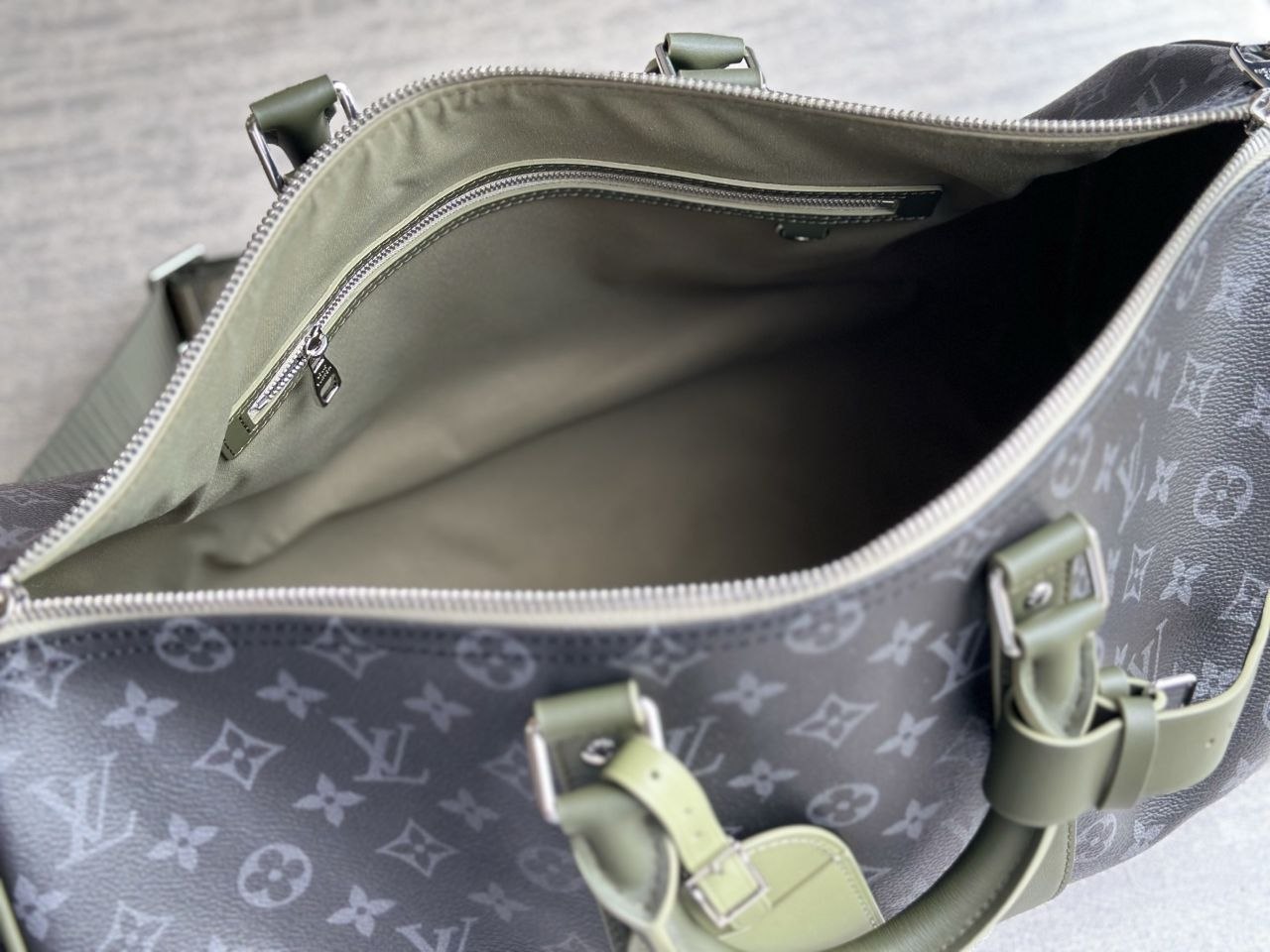 1V Keepall Bandoulière 45 — Black-Green image 3