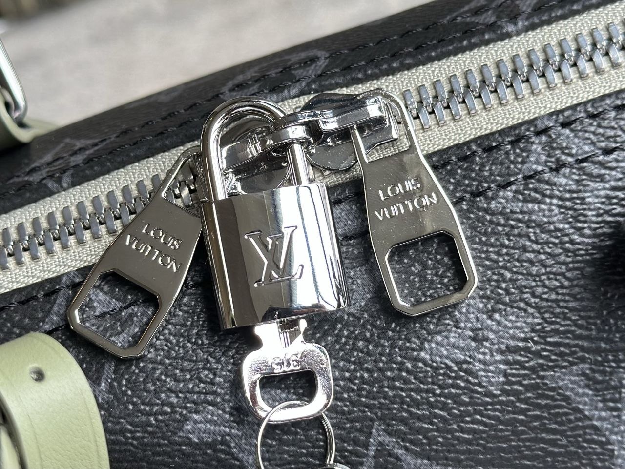 1V Keepall Bandoulière 45 — Black-Green image 5