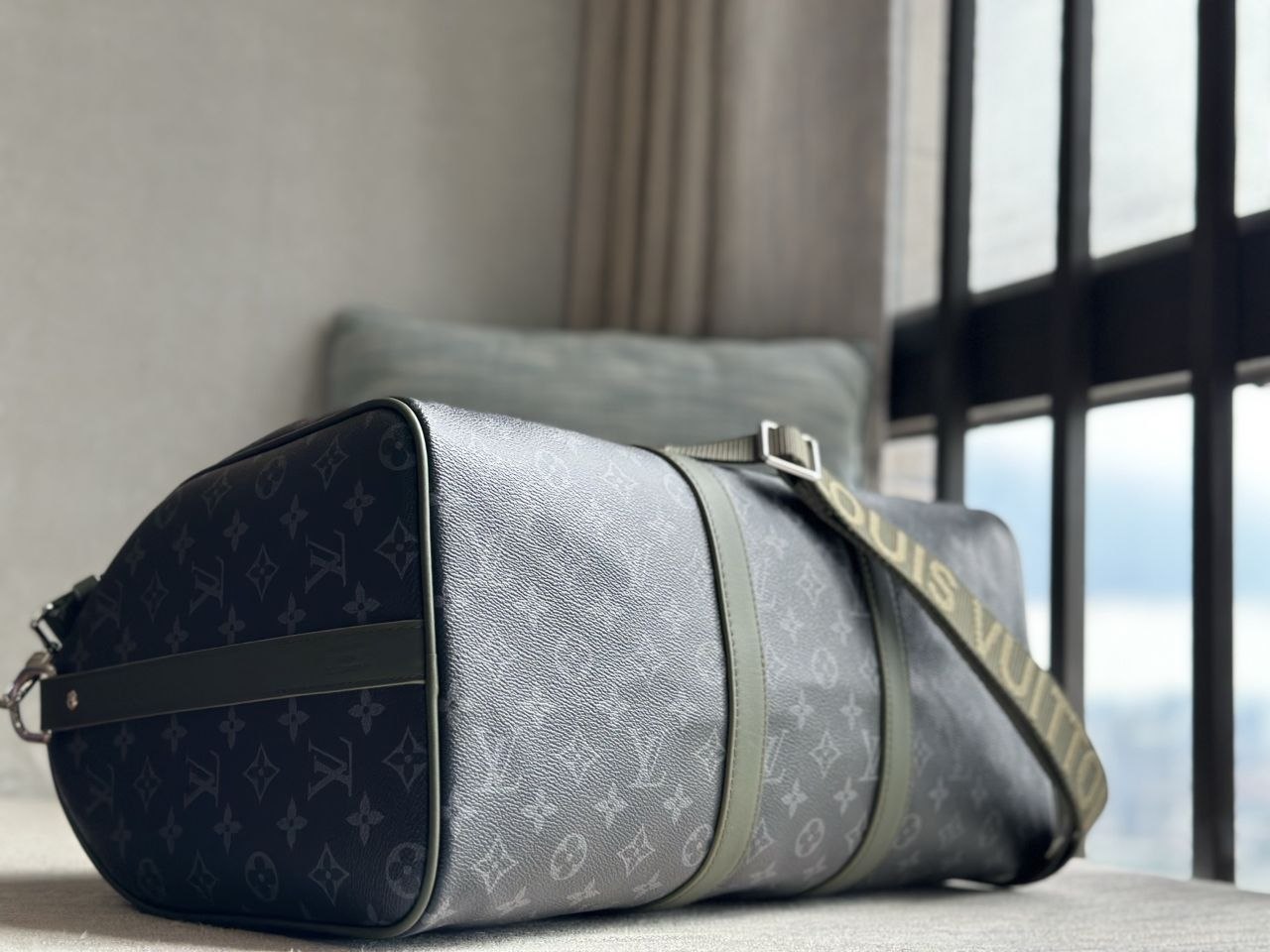 1V Keepall Bandoulière 45 — Black-Green image 7