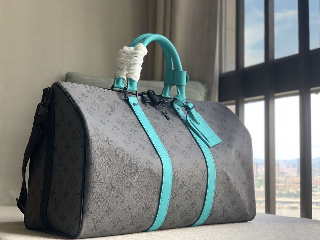 1V Keepall Bandoulière 45 — Silver-Light Blue