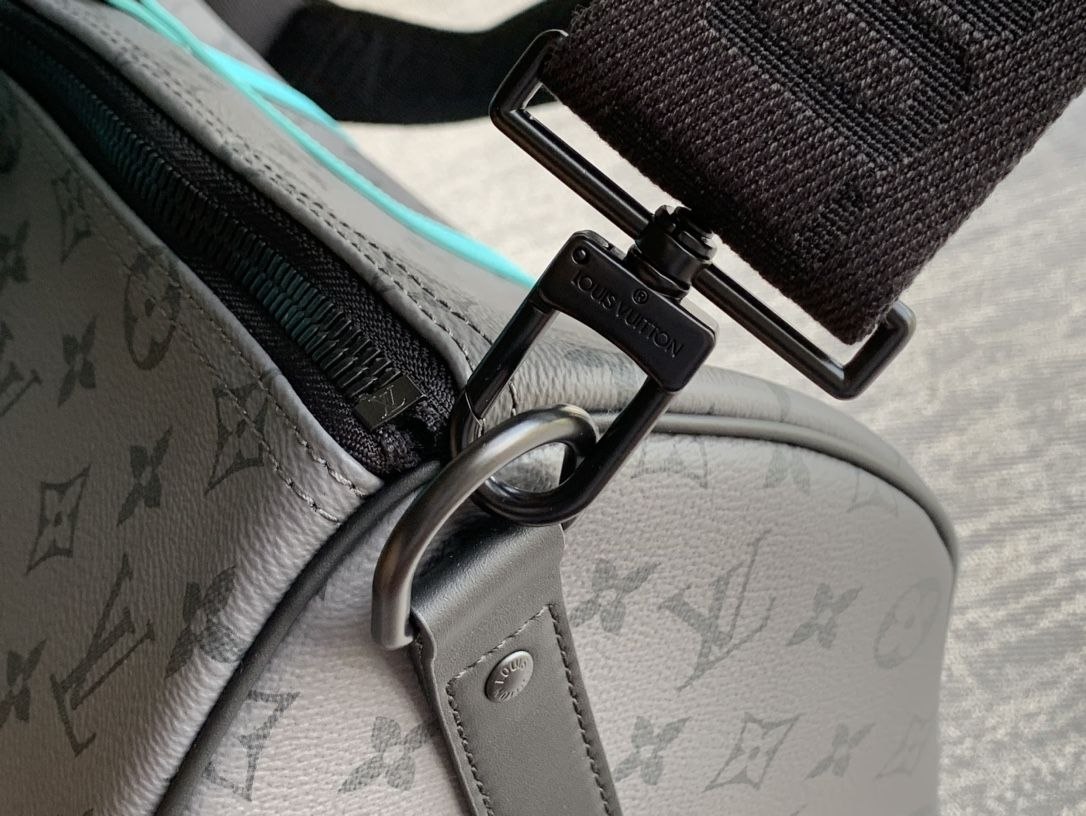 1V Keepall Bandoulière 45 — Silver-Light Blue image 4