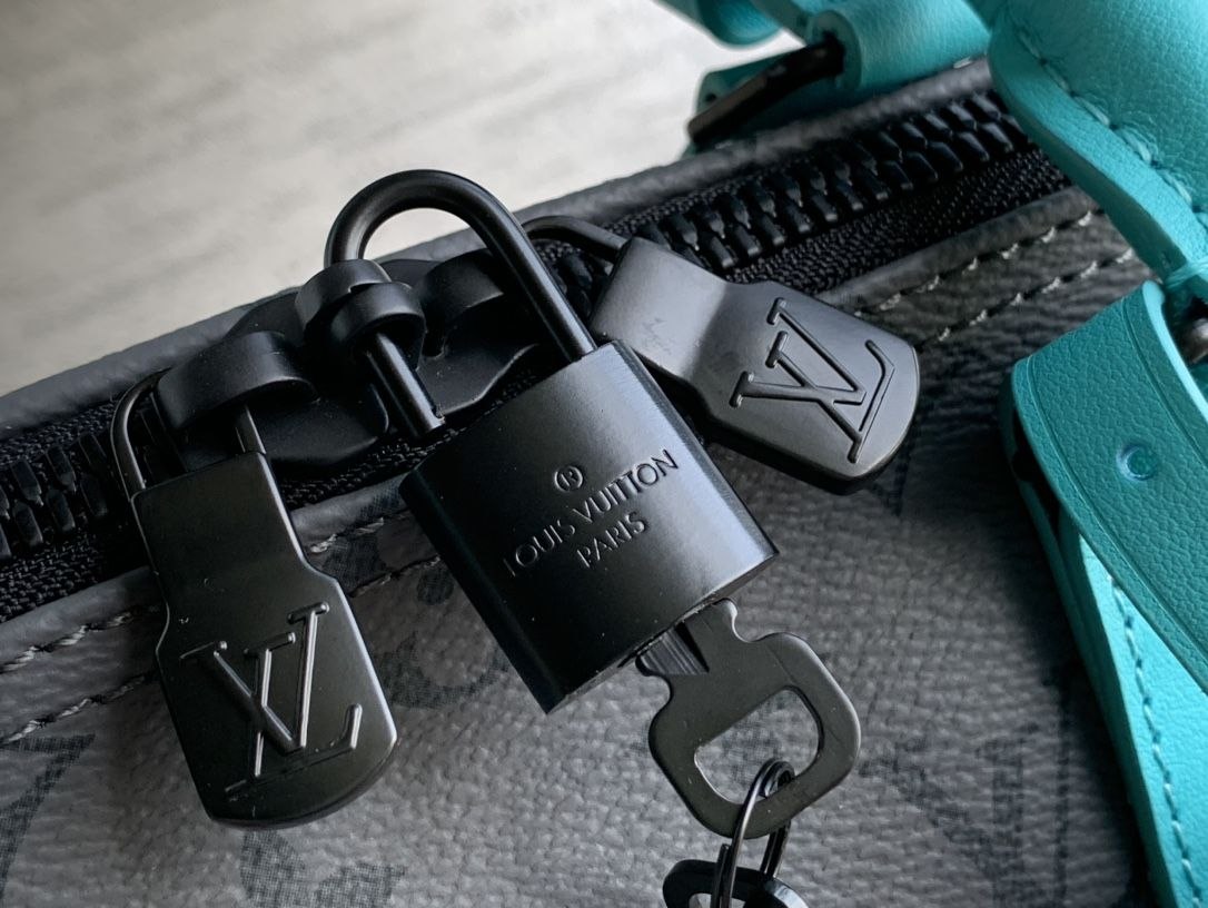 1V Keepall Bandoulière 45 — Silver-Light Blue image 5