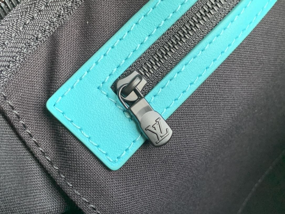 1V Keepall Bandoulière 45 — Silver-Light Blue image 9