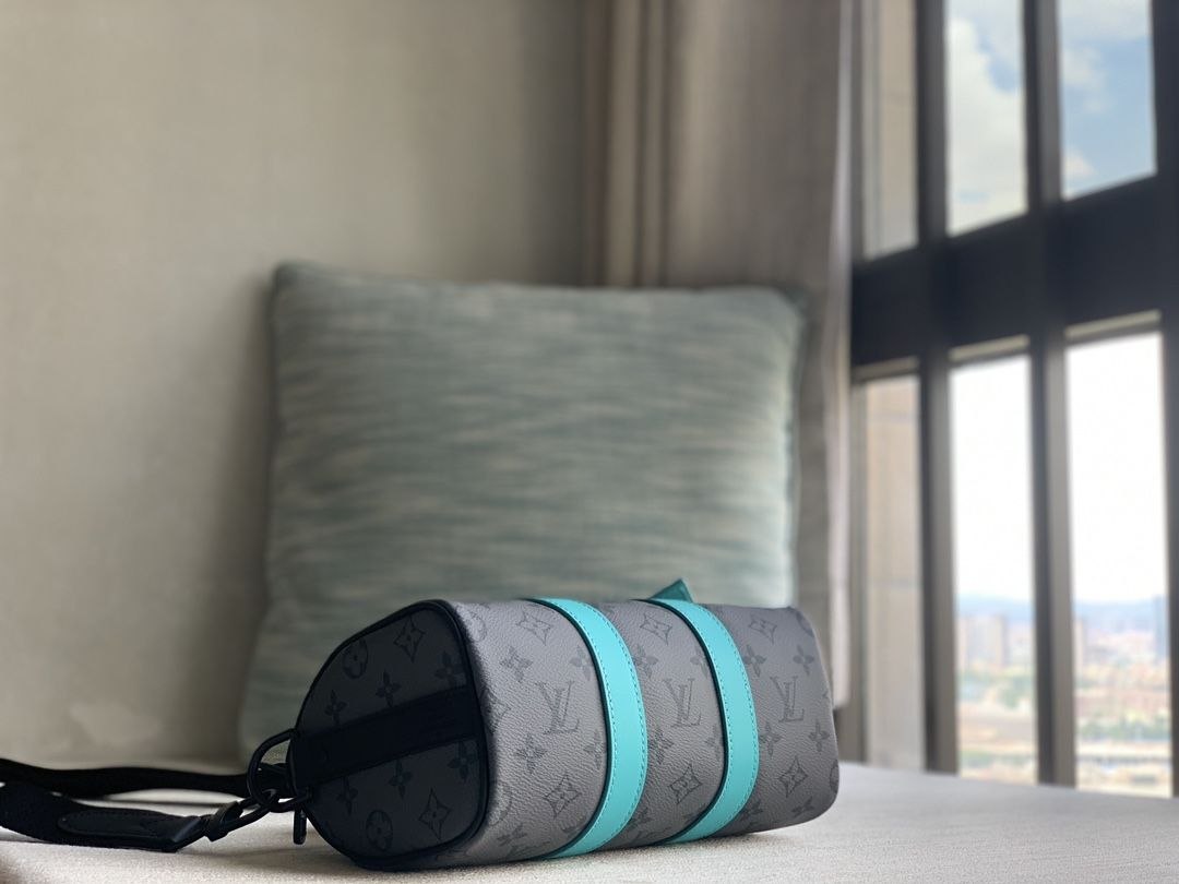 1V Keepall Bandoulière 25 — Silver-Light Blue image 4