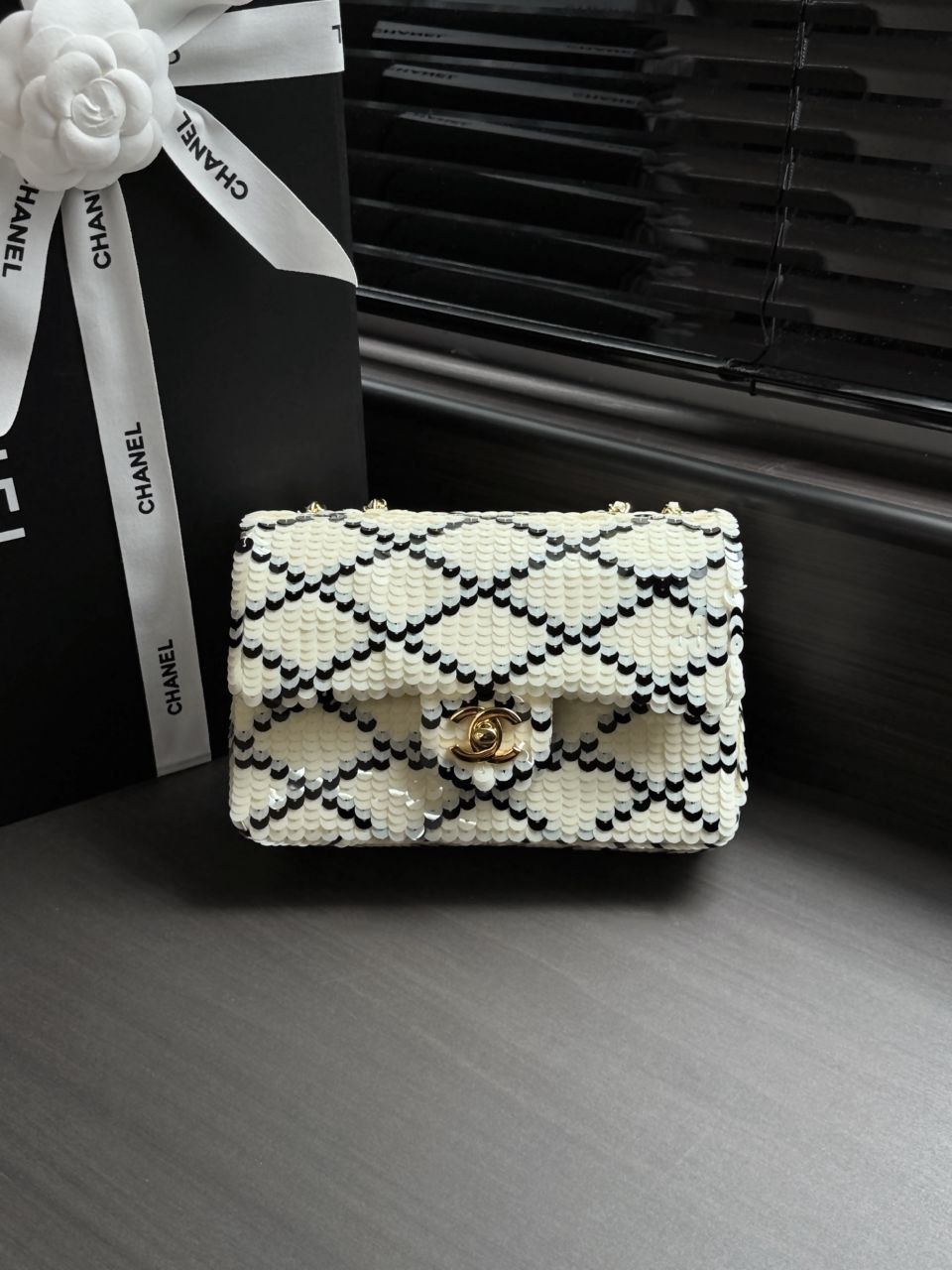 Ch@nel 26B Mini Flap — Black image 3