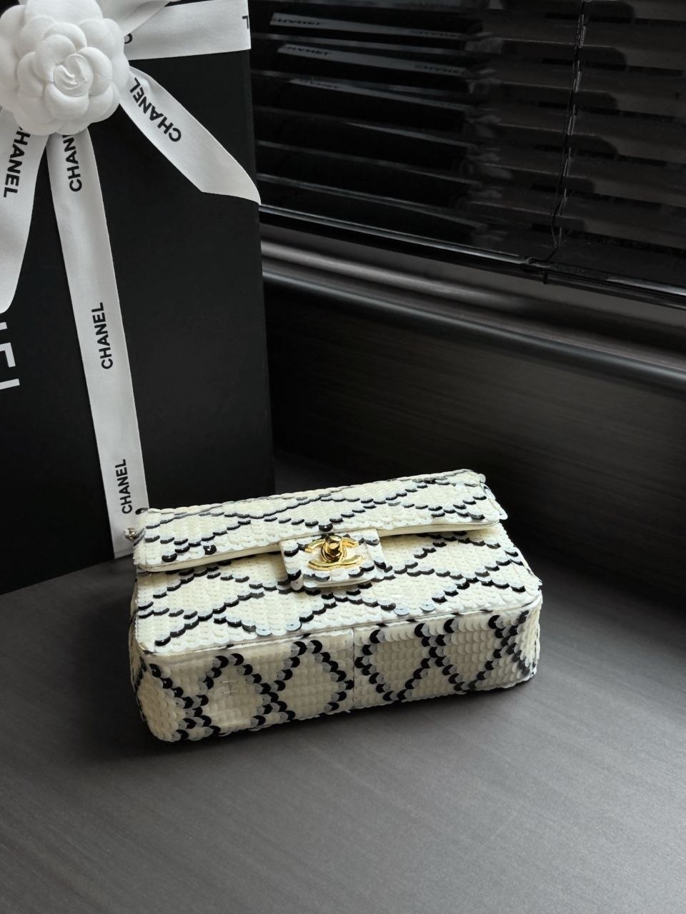 Ch@nel 26B Mini Flap — Black image 6