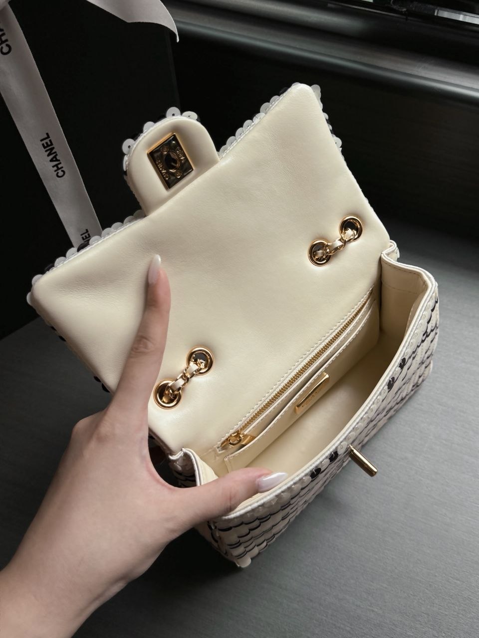 Ch@nel 26B Mini Flap — Black image 8