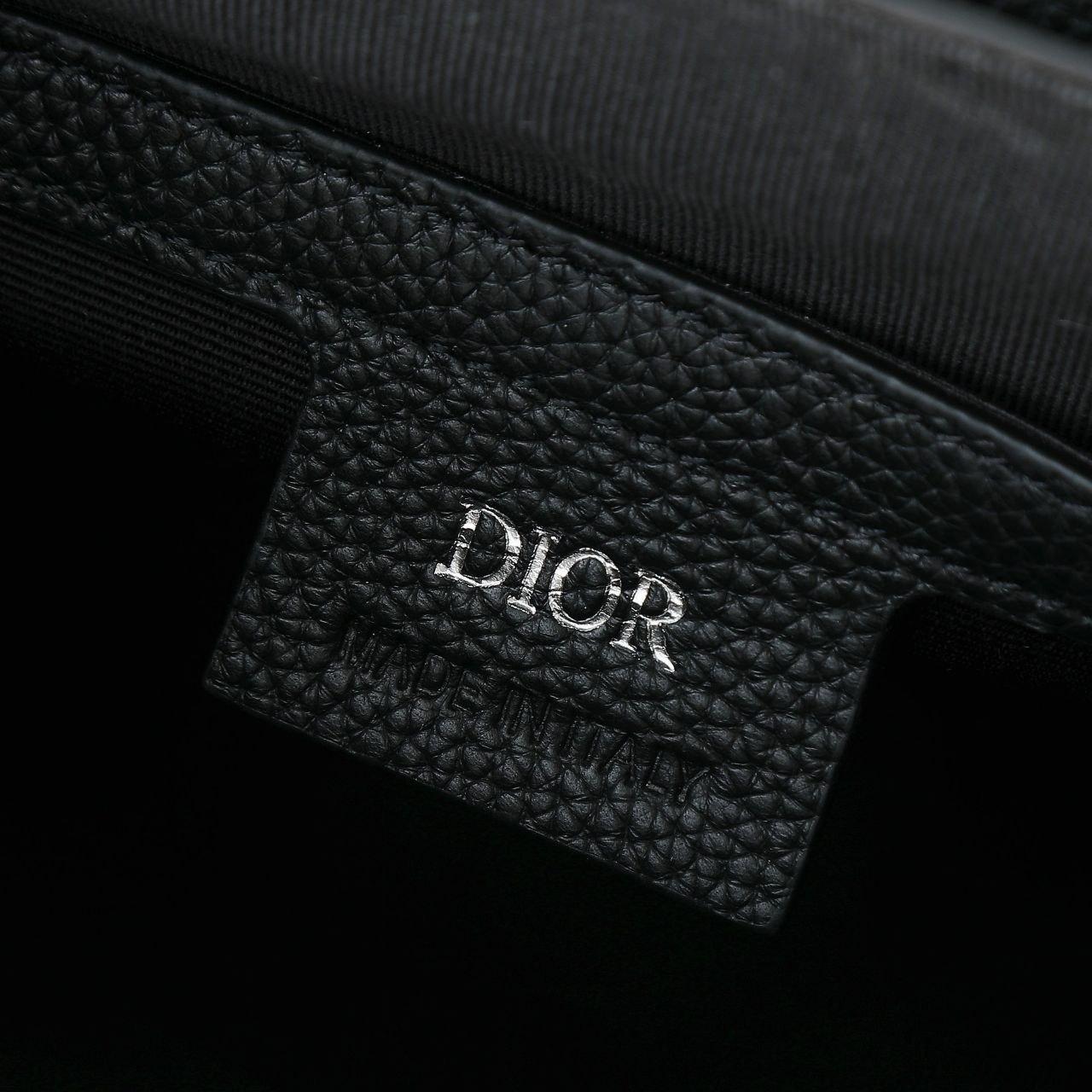 D1or Gravity Saddle Messenger image 6
