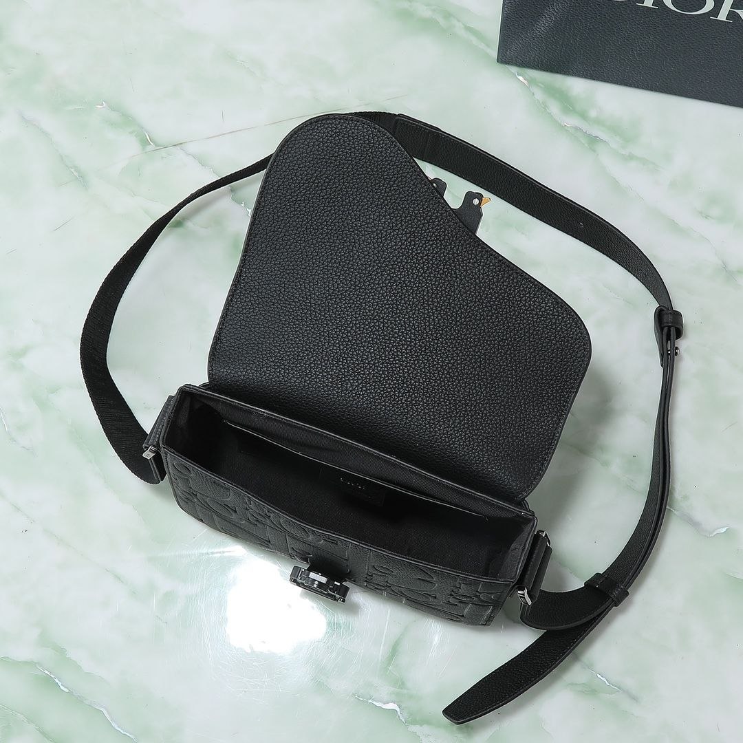 D1or Gravity Saddle Messenger image 7