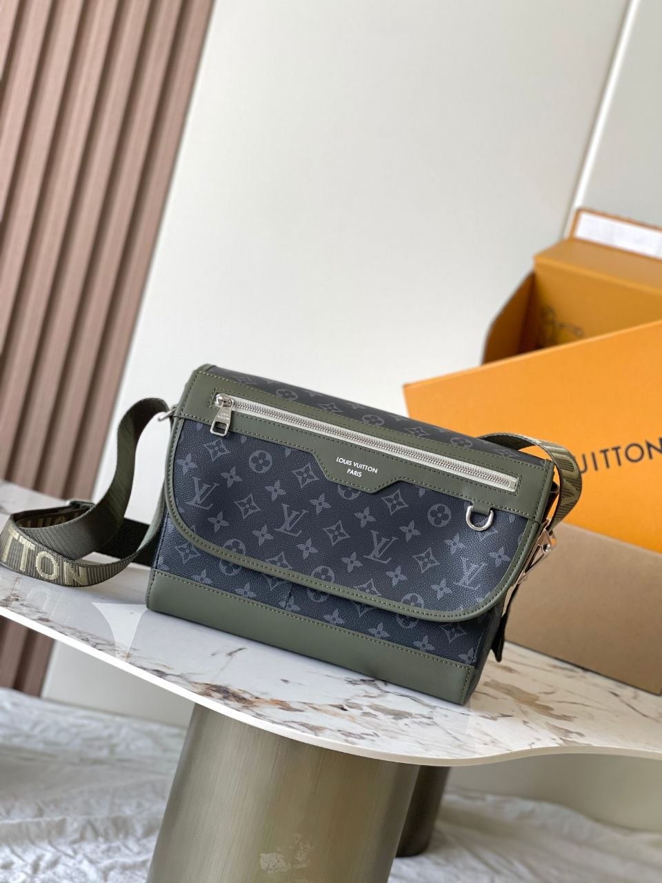 1V Courrier Messenger