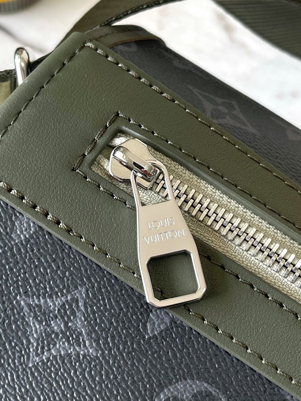 1V Courrier Messenger image 2