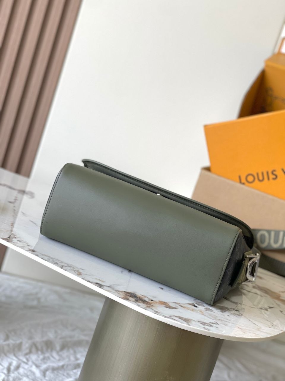 1V Courrier Messenger image 4