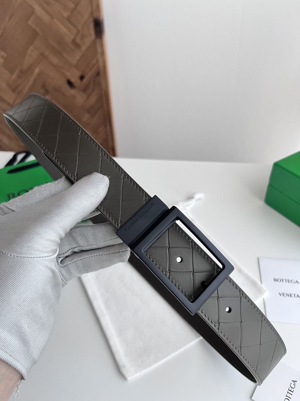 BV Intrecciato Stamp — Gunmetal · Green